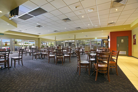 Lakeside Village Tavern - Tourism Adelaide 5