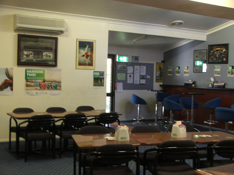 Old Bar Tavern - Tourism Adelaide 4