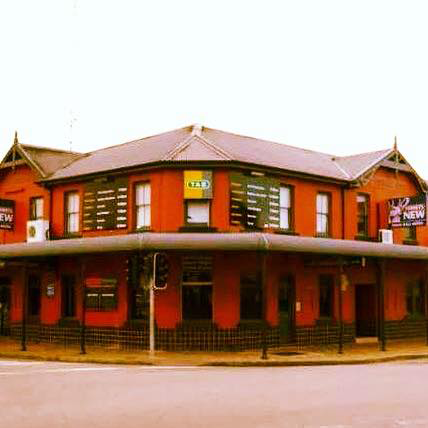 Town Hall Hotel - Tourism Adelaide 1