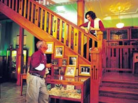 Hotel Corones - Tourism Adelaide 0