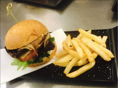 Woods And Irons Restaurant @ The Moranbah Golf Club - Tourism Adelaide 1