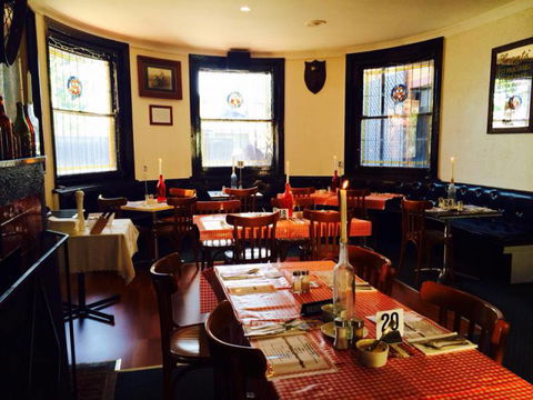 Queens Arms Hotel - Tourism Adelaide 2