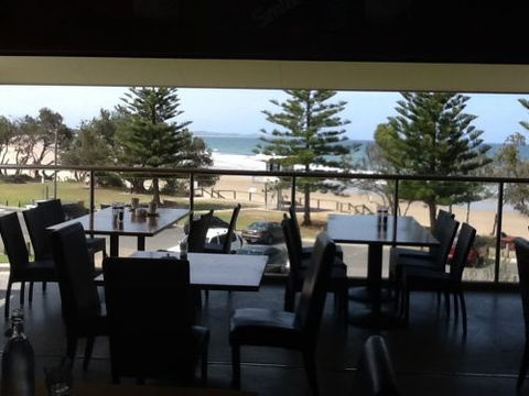 Fat Fish Beachfront Bistro - Tourism Adelaide 0