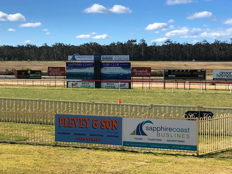 Tathra Cup Hawaiian Themed Fashions On The Field - Tourism Adelaide 0