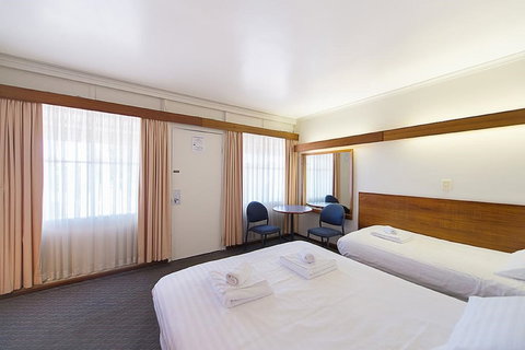 Blue Hills Motel - Tourism Adelaide 3
