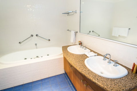 Edgewater Hotel - Tourism Adelaide 6