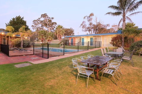 Absolute Lakes Entrance - Tourism Adelaide 4