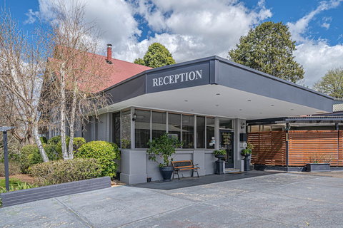 Cotswold Gardens - Tourism Adelaide 0