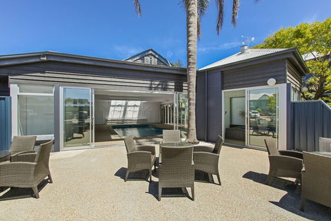 Bellevue On The Lakes - Tourism Adelaide 4