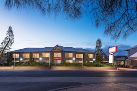 Bellevue On The Lakes - Tourism Adelaide 0