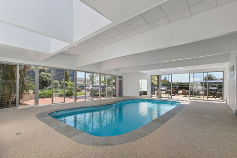 Bellevue On The Lakes - Tourism Adelaide 1