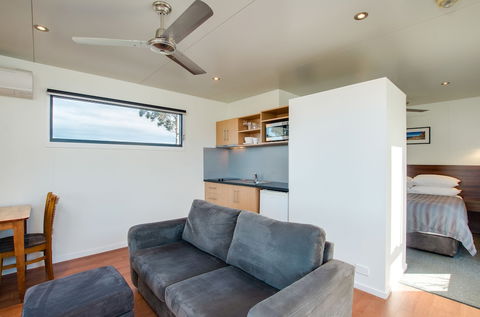 Swansea Beach Chalets - Tourism Adelaide 6