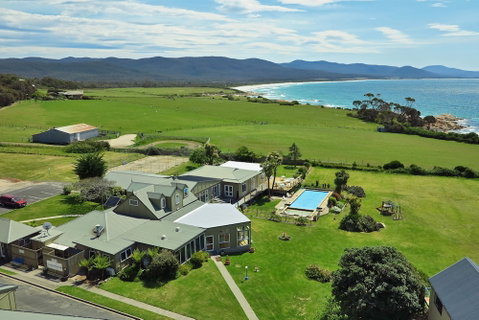 Diamond Island Resort & Bicheno Penguin Show - Tourism Adelaide 2