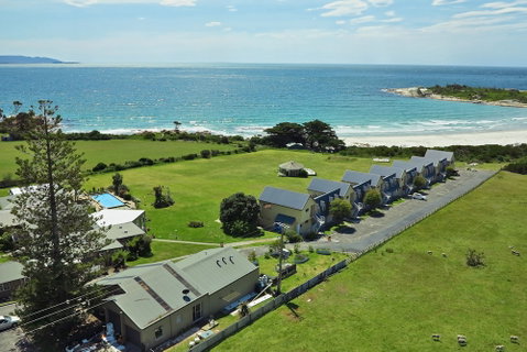 Diamond Island Resort & Bicheno Penguin Show - Tourism Adelaide 5