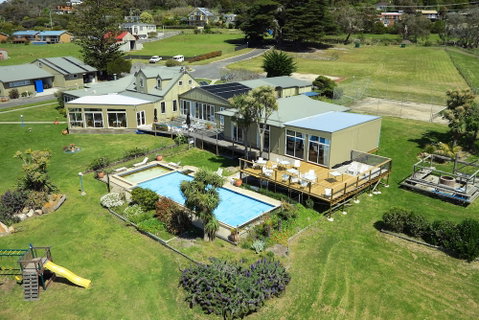 Diamond Island Resort & Bicheno Penguin Show - Tourism Adelaide 1