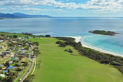 Diamond Island Resort & Bicheno Penguin Show - Tourism Adelaide 3
