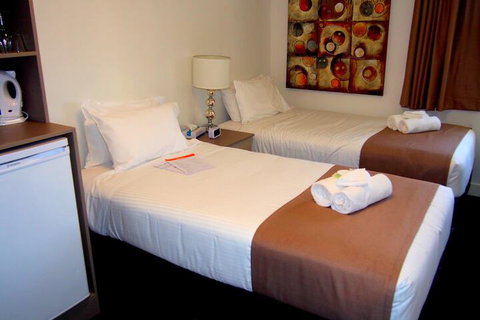 Hotel Gracelands - Tourism Adelaide 7