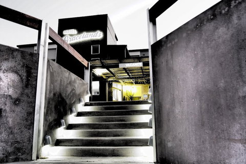 Hotel Gracelands - Tourism Adelaide 1