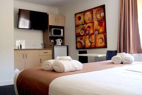 Hotel Gracelands - Tourism Adelaide 6