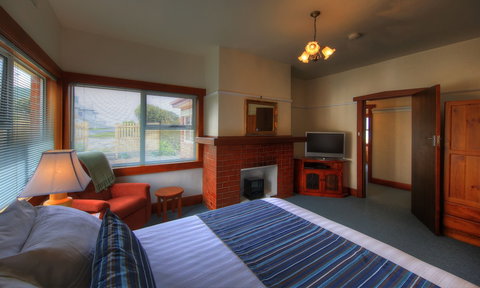 Stanley Village Waterfront Accommodation - Tourism Adelaide 6