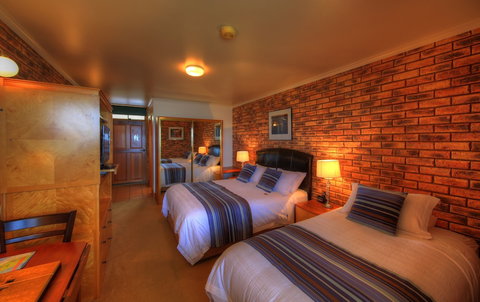 Stanley Village Waterfront Accommodation - Tourism Adelaide 4