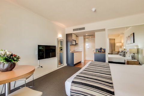 Central Cosmo Apartments - Tourism Adelaide 4