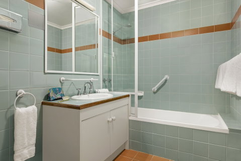 Quest Waterfront Serviced Apartments - Tourism Adelaide 6