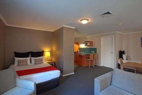 Quest Waterfront Serviced Apartments - Tourism Adelaide 2