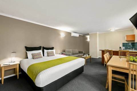 Quest Waterfront Serviced Apartments - Tourism Adelaide 5