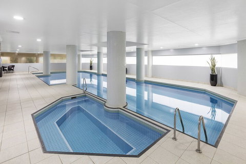 Meriton Suites Bondi Junction - Tourism Adelaide 3
