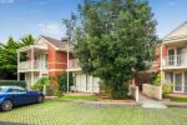 Ivanhoe VIC Tourism Adelaide