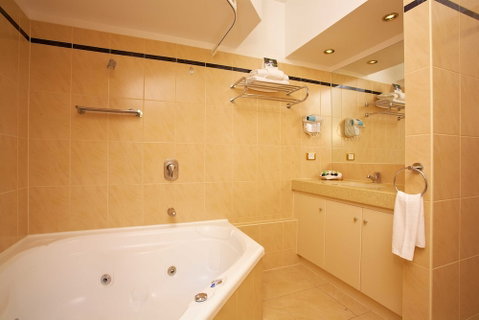 Quest Savoy - Tourism Adelaide 4