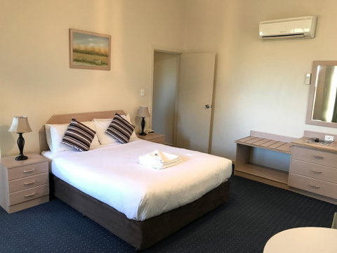 Orange Motor Lodge - Tourism Adelaide 4