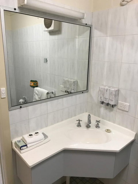 Orange Motor Lodge - Tourism Adelaide 5
