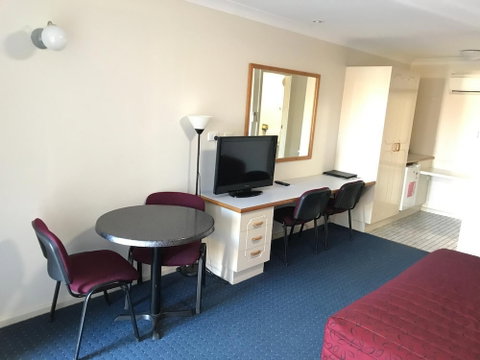 Orange Motor Lodge - Tourism Adelaide 3