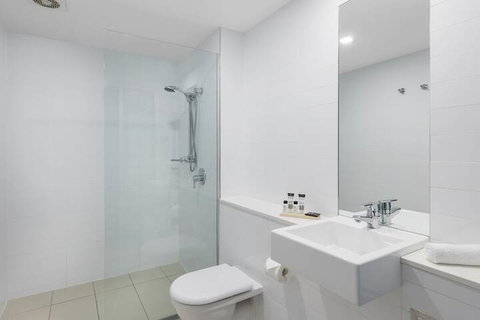 Oaks Nelson Bay Lure Suites - Tourism Adelaide 5