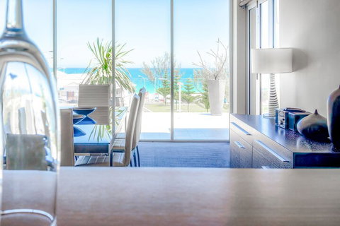 Mullaloo Beach Hotel & Apartments - Tourism Adelaide 4