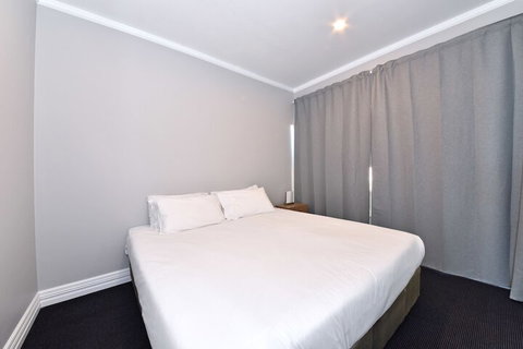 Mullaloo Beach Hotel & Apartments - Tourism Adelaide 2