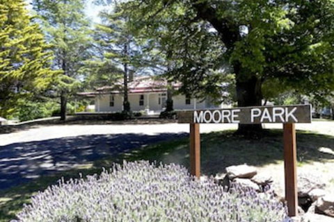 Moore Park Inn - Tourism Adelaide 0