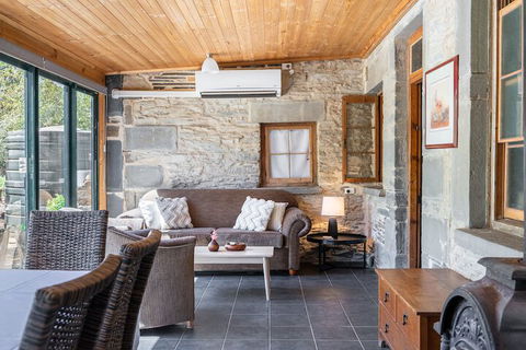 Reillys Wines Heritage Cottages - Tourism Adelaide 7