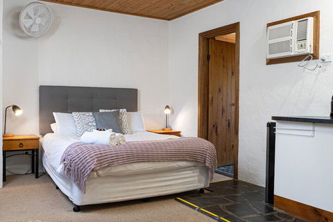 Reillys Wines Heritage Cottages - Tourism Adelaide 4