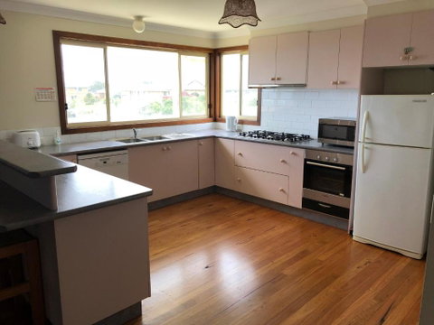 2 Jocelyn Street. Dalmeny - Tourism Adelaide 4