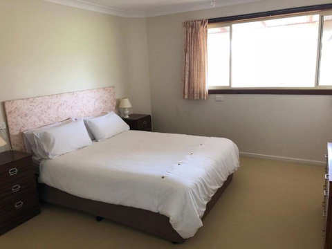 2 Jocelyn Street. Dalmeny - Tourism Adelaide 6