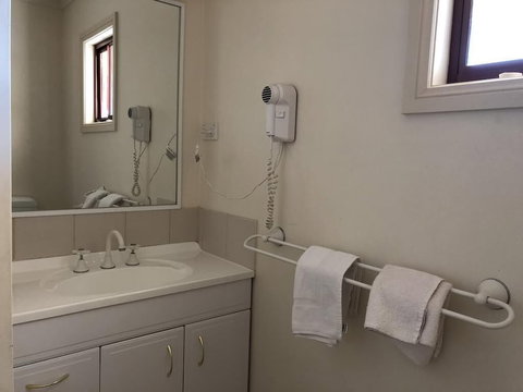 Outback Quarters - Tourism Adelaide 6