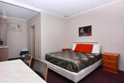 Motel Poinsettia - Tourism Adelaide 5