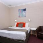 Motel Poinsettia - Tourism Adelaide 0