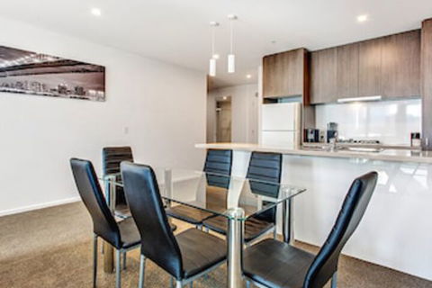 MJ Shortstay Southbank Grande Apartments - Tourism Adelaide 5