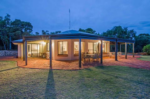 Yallingup Pet Friendly Bush Retreat - Tourism Adelaide 6