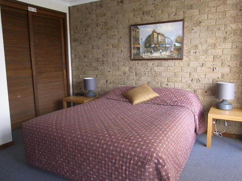 A Furnished Townhouse In Goulburn - Tourism Adelaide 6