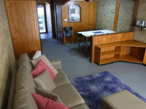 A Furnished Townhouse In Goulburn - Tourism Adelaide 4